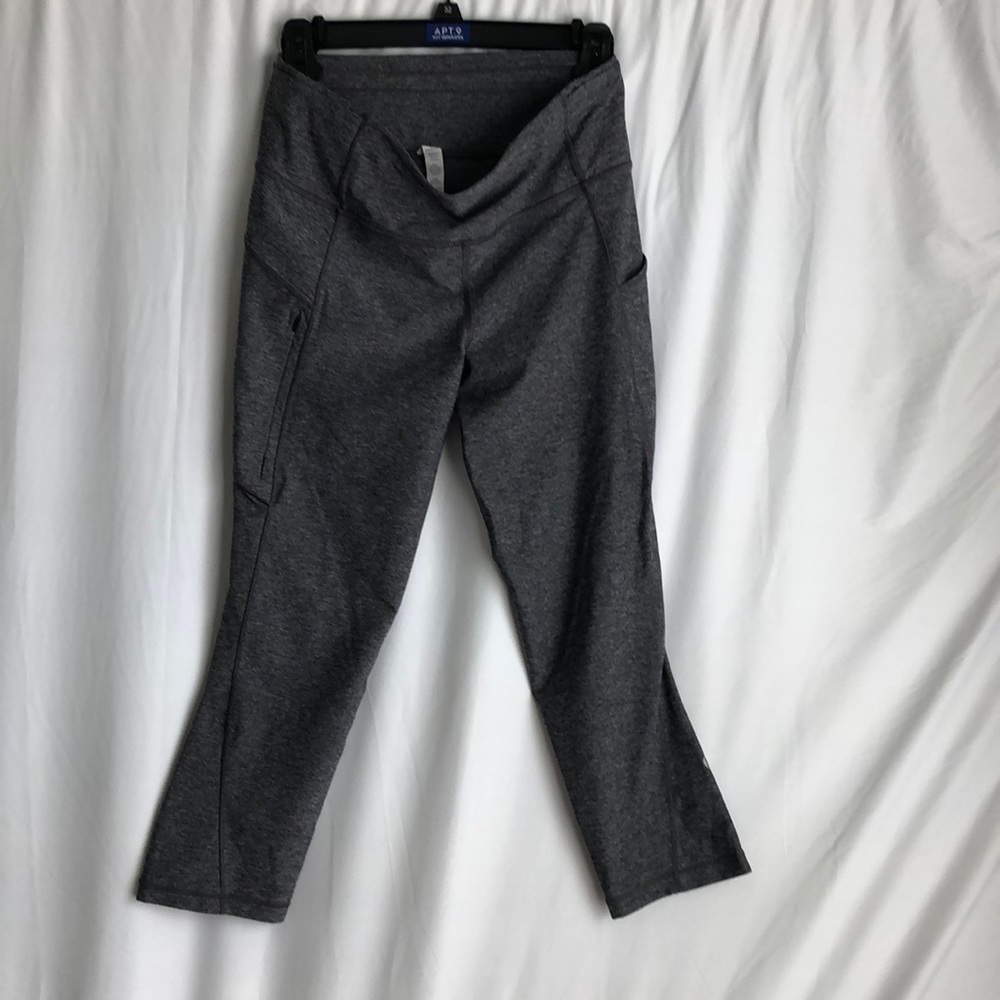 Lululemon running crops size 8